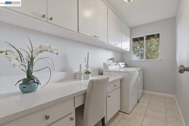 6130 Harbord Dr, Oakland, CA 94611