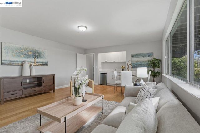 6130 Harbord Dr, Oakland, CA 94611