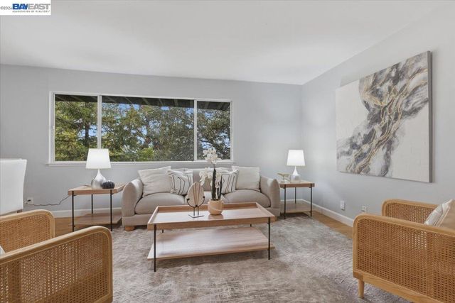 6130 Harbord Dr, Oakland, CA 94611