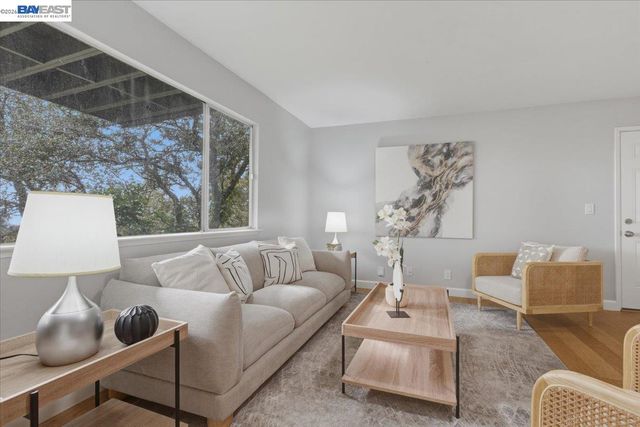 6130 Harbord Dr, Oakland, CA 94611