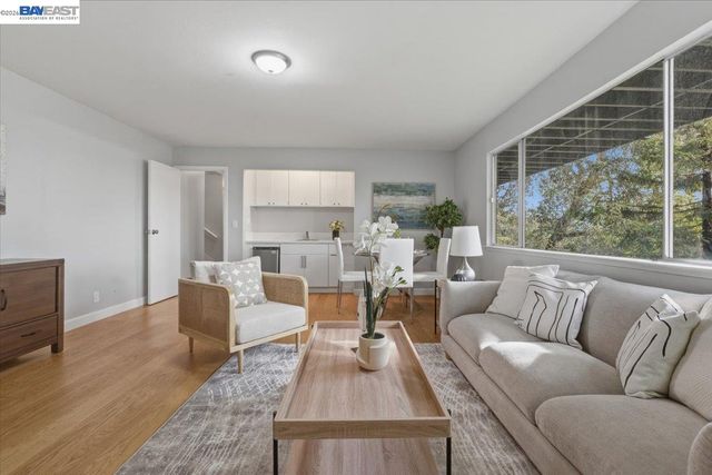 6130 Harbord Dr, Oakland, CA 94611