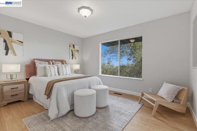 6130 Harbord Dr, Oakland, CA 94611