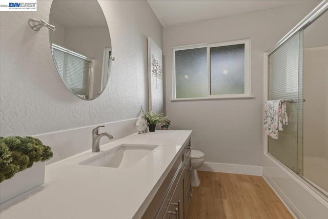 6130 Harbord Dr, Oakland, CA 94611