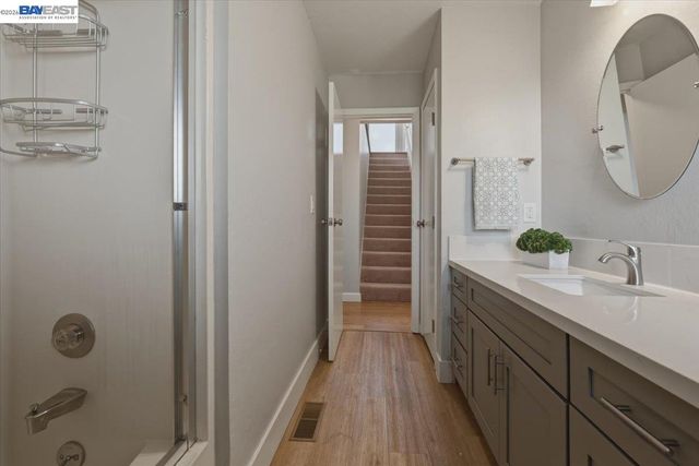 6130 Harbord Dr, Oakland, CA 94611