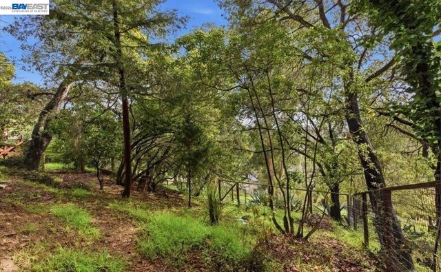 6130 Harbord Dr, Oakland, CA 94611