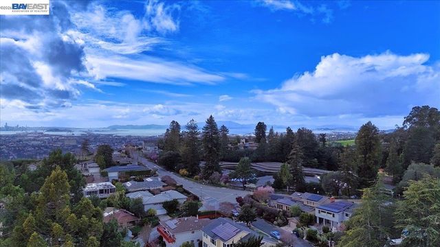 6130 Harbord Dr, Oakland, CA 94611