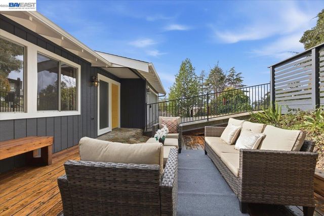 6130 Harbord Dr, Oakland, CA 94611