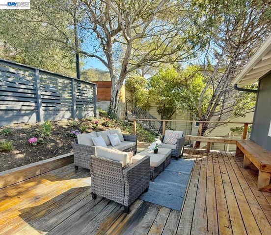 6130 Harbord Dr, Oakland, CA 94611