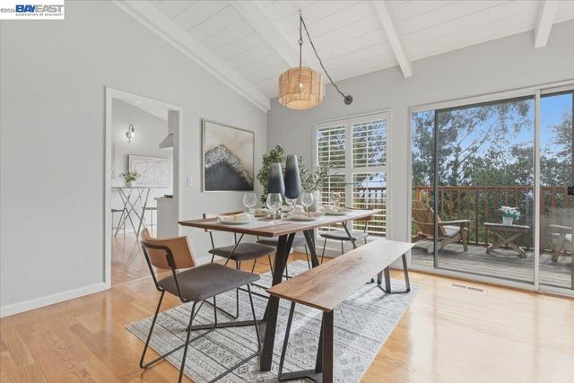 6130 Harbord Dr, Oakland, CA 94611