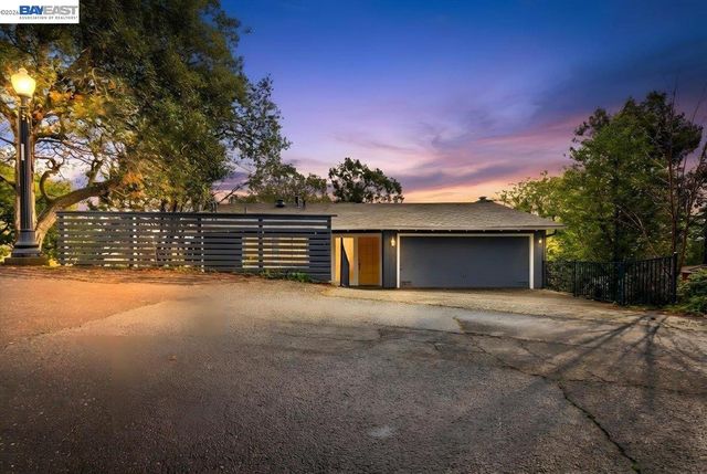 6130 Harbord Dr, Oakland, CA 94611