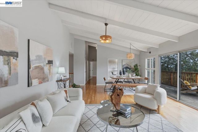 6130 Harbord Dr, Oakland, CA 94611