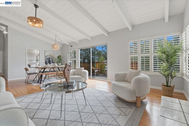 6130 Harbord Dr, Oakland, CA 94611