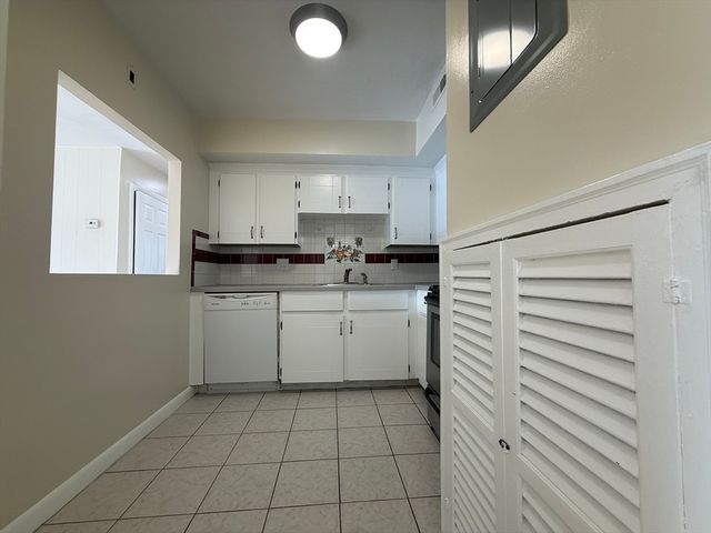 113 Oak Lane 11, Brockton, MA 02301