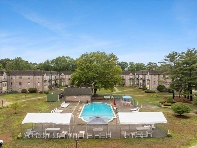 113 Oak Lane 11, Brockton, MA 02301