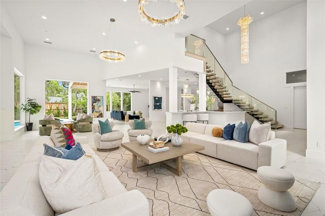 625 Piney Point Road, Houston, TX 77024