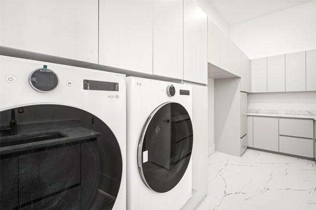 625 Piney Point Road, Houston, TX 77024