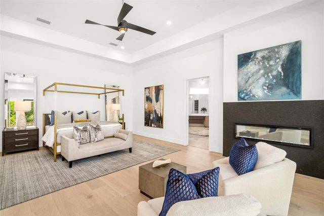 625 Piney Point Road, Houston, TX 77024