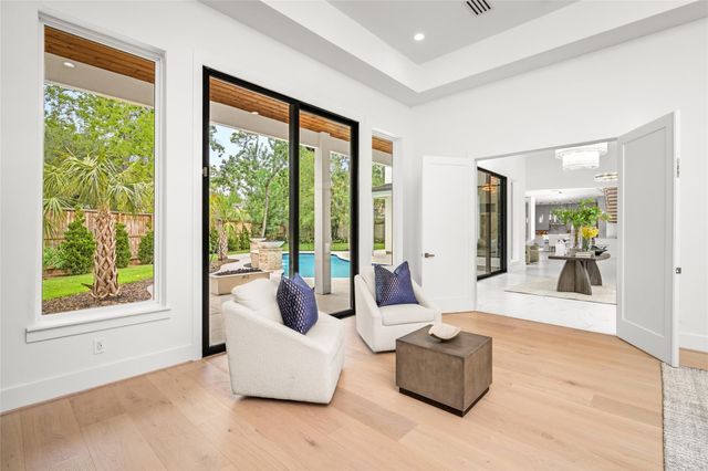 625 Piney Point Road, Houston, TX 77024