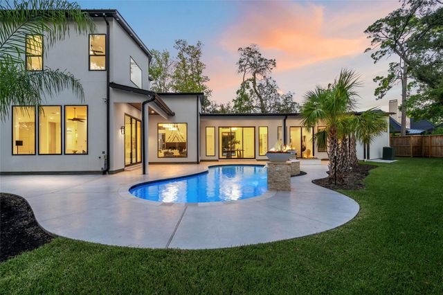 625 Piney Point Road, Houston, TX 77024