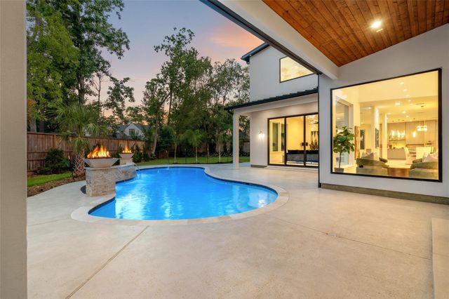 625 Piney Point Road, Houston, TX 77024