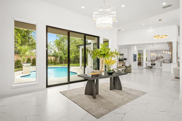 625 Piney Point Road, Houston, TX 77024