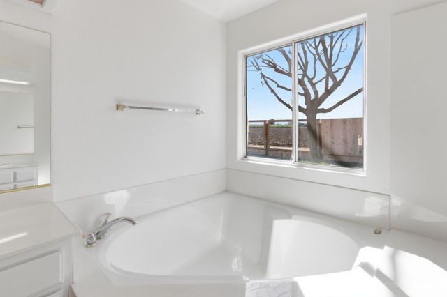 2091 Hastings Dr, Los Banos, CA 93635