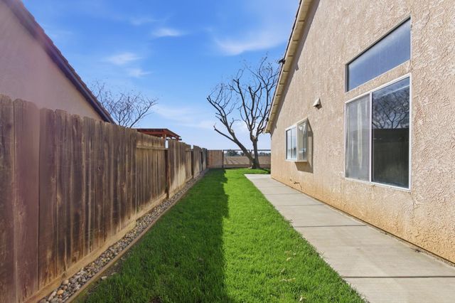 2091 Hastings Dr, Los Banos, CA 93635
