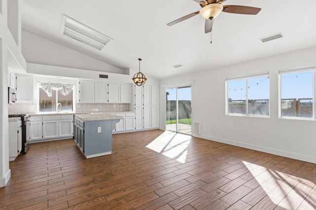 2091 Hastings Dr, Los Banos, CA 93635