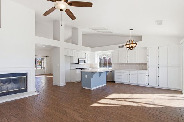 2091 Hastings Dr, Los Banos, CA 93635