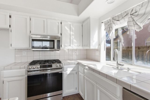 2091 Hastings Dr, Los Banos, CA 93635