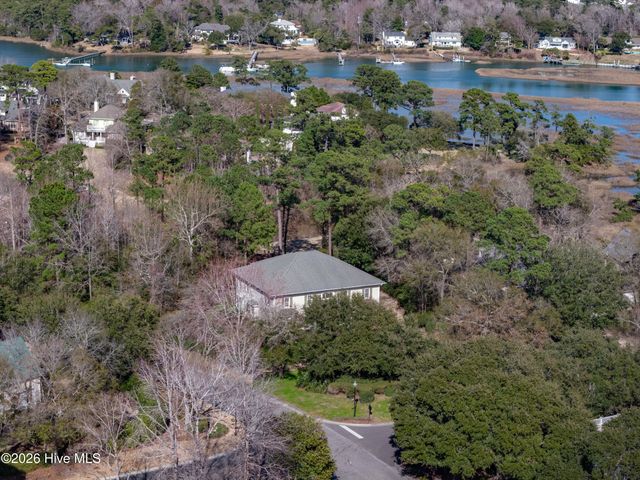 2201 Pinehurst Place, Wilmington, NC 28405