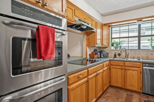 607 E Woodhaven St., White Oak, TX 75693