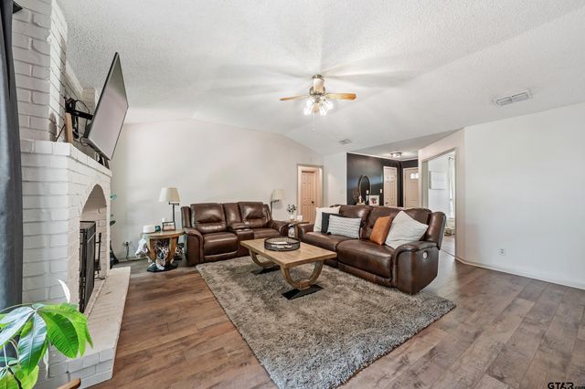 607 E Woodhaven St., White Oak, TX 75693