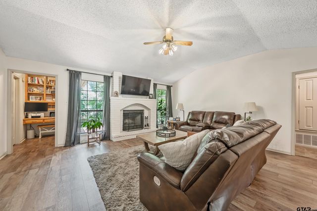607 E Woodhaven St., White Oak, TX 75693