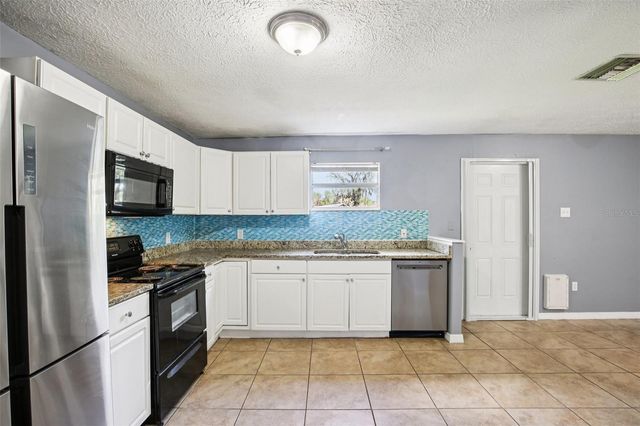 3905 WEST LAKE DRIVE, Seffner, FL 33584