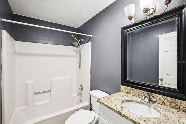 3905 WEST LAKE DRIVE, Seffner, FL 33584