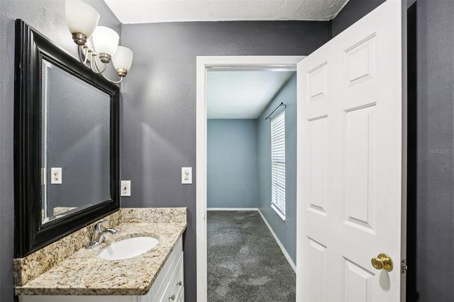 3905 WEST LAKE DRIVE, Seffner, FL 33584