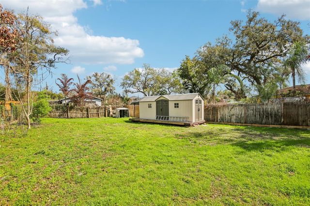 3905 WEST LAKE DRIVE, Seffner, FL 33584