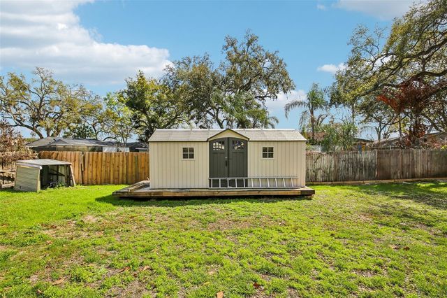 3905 WEST LAKE DRIVE, Seffner, FL 33584