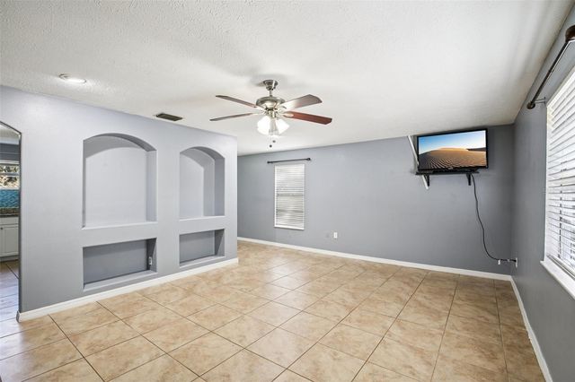 3905 WEST LAKE DRIVE, Seffner, FL 33584