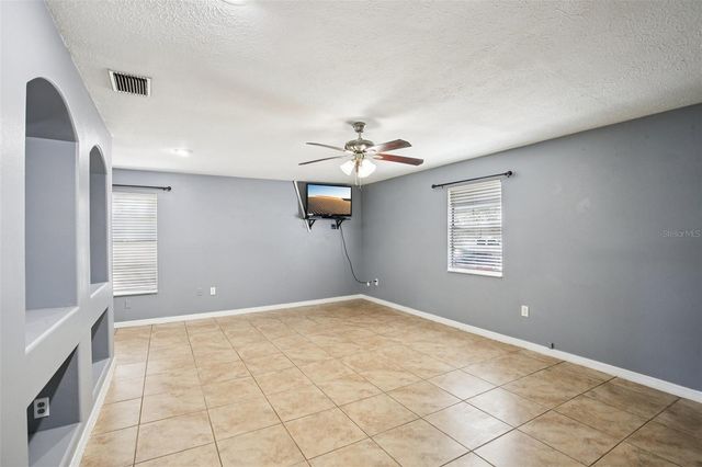 3905 WEST LAKE DRIVE, Seffner, FL 33584