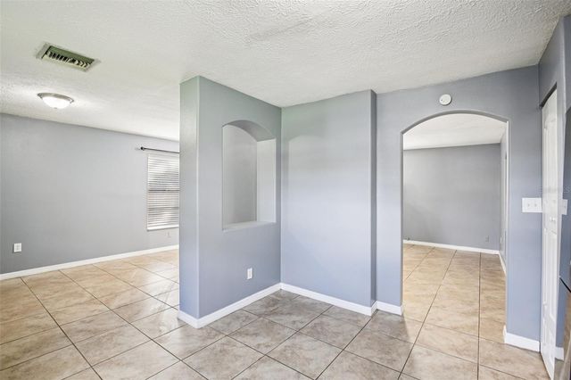 3905 WEST LAKE DRIVE, Seffner, FL 33584