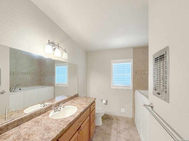 1210 Skyline, Canyon Lake, TX 78133