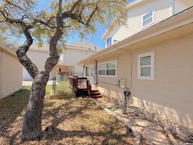 1210 Skyline, Canyon Lake, TX 78133