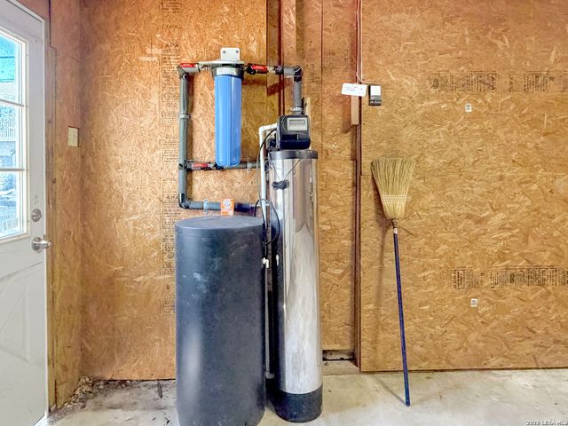 1210 Skyline, Canyon Lake, TX 78133