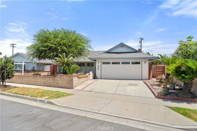 19532 Independence Lane, Huntington Beach, CA 92646