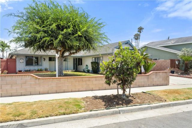 19532 Independence Lane, Huntington Beach, CA 92646
