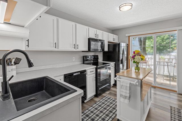 6256 158th Street W 57, Apple Valley, MN 55124