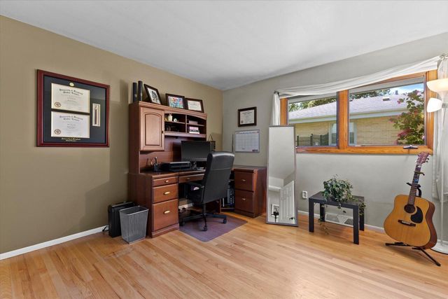6196 N River Trail DRIVE, Milwaukee, WI 53225