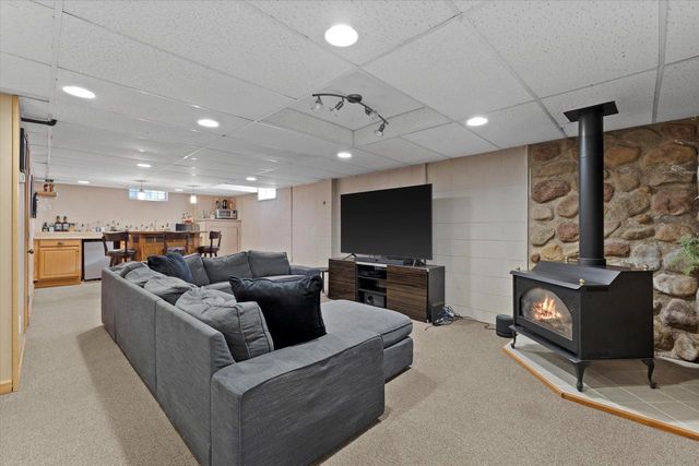 6196 N River Trail DRIVE, Milwaukee, WI 53225